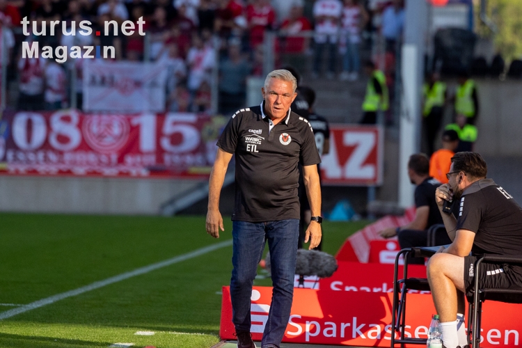 Olaf Janßen Rot-Weiss Essen vs. Viktoria Köln Spielfotos 09.08.2022