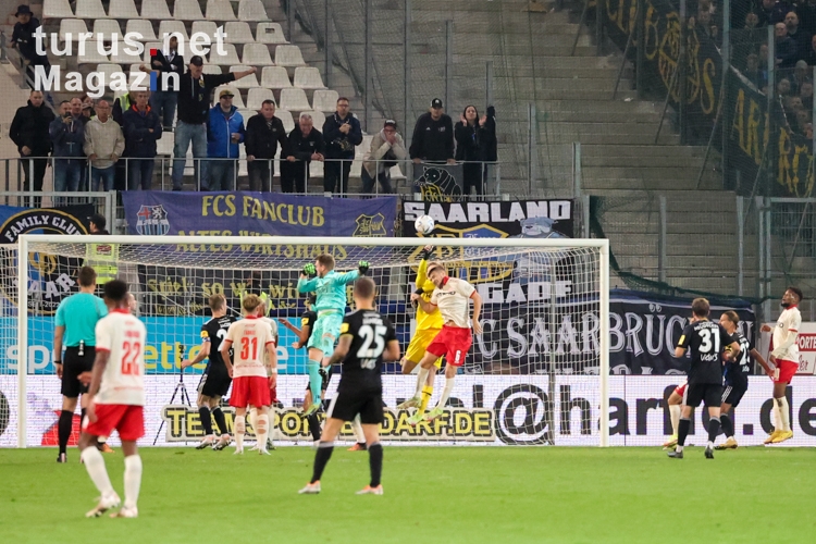 Rot-Weiss Essen vs. 1. FC Saarbrücken Spielfotos 19.09.2022