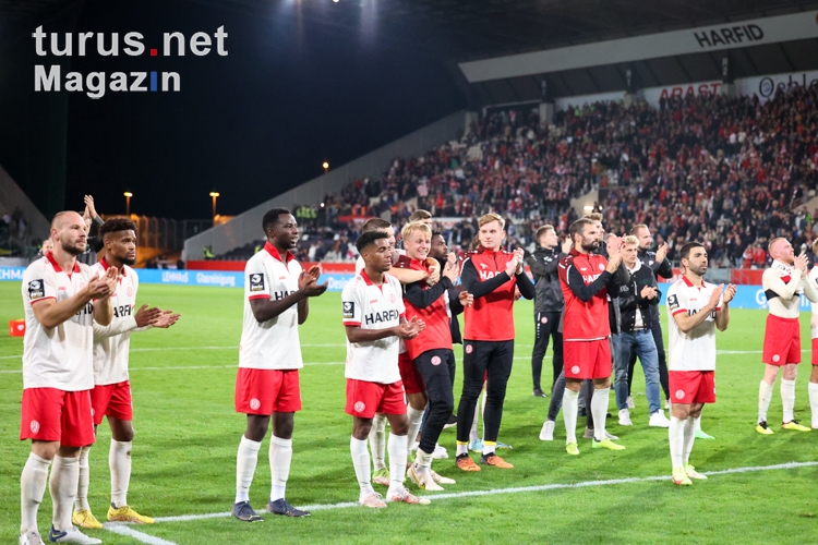 Jubel Rot-Weiss Essen Sieg über 1. FC Saarbrücken 