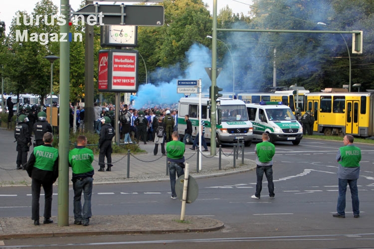 Blauer Rauch beim Marsch zum Berliner Derby