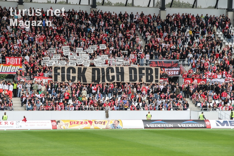 RWE Ultras Banner: Fxxx Dich DFB