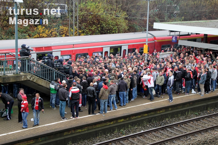 RWE beim WSV: Polizeieinsatz am Bahnhof Wuppertal Sonnborn