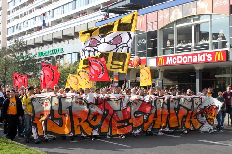 Fans von Dynamo Dresden sammeln sich zur Fandemo 2010