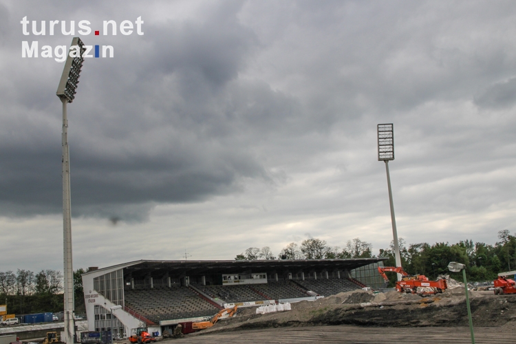 Alte Haupttribüne Georg Melches Stadion kurz vor dem Abriss