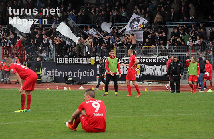 Fans von Wattenscheid feiern Sieg gegen RWE