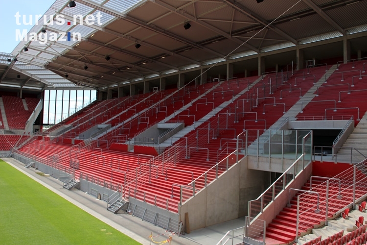Stehplatz Tribüne der Heimfans - Coface Arena Mainz 05