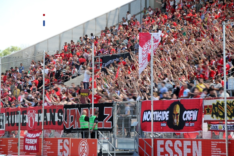 Support RWE Fans gegen Oberhausen