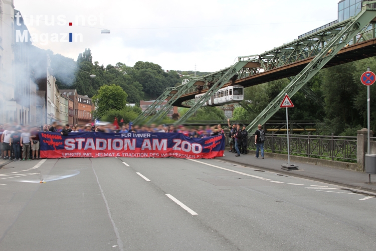Fanmarsch WSV Fans Pro Stadion am Zoo
