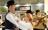 Musik und Tanz am Messestand von Serbien auf der ITB 2012