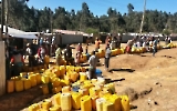 Gelbe Wasserkanister in Addis Abeba