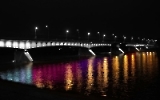 Weichsel-Brücke in Warschau bei Nacht