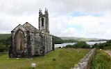 alte verlassene Kirche zu Fuße des Mount Errigal im County Donegal 