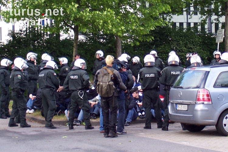 Festgenommene Ultras / Fans des FC Schalke 04 nach dem Revierderby beim BVB 09, Saison 2007/08