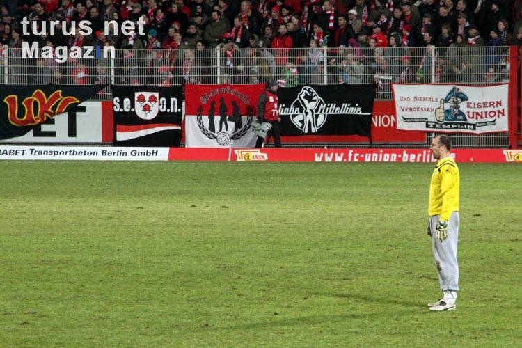 Torhüter Gabor Kiraly im Trikot des TSV 1860 München und mit der berühmten grauen Jogginghose