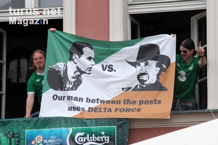 Ireland! Irische Fußballfans feiern vor dem EM-Spiel gegen Kroatien in Poznan