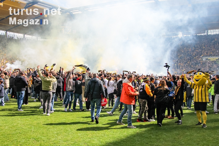 Alemannia Aachen Fans Platzsturm Tivoli Aufstieg 3. Liga 27.04.2024