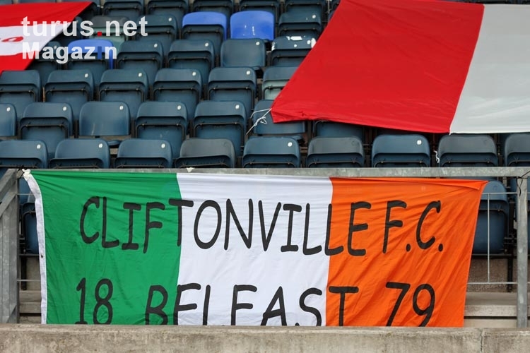Transparente des Cliftonville FC in Belfast