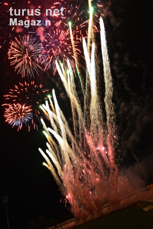 Feuerwerk über dem Stadio Comunale di Fiorenzuola