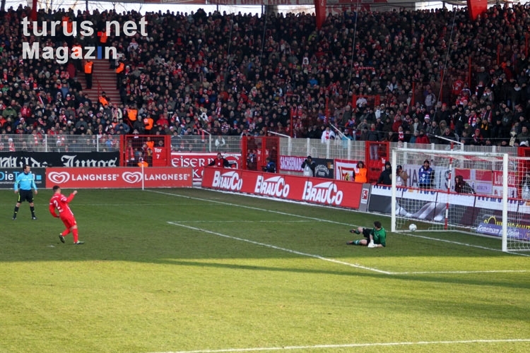 Elfmeter! Führungstreffer der Eisernen gegen die SG Dynamo Dresden am 11. Februar 2012