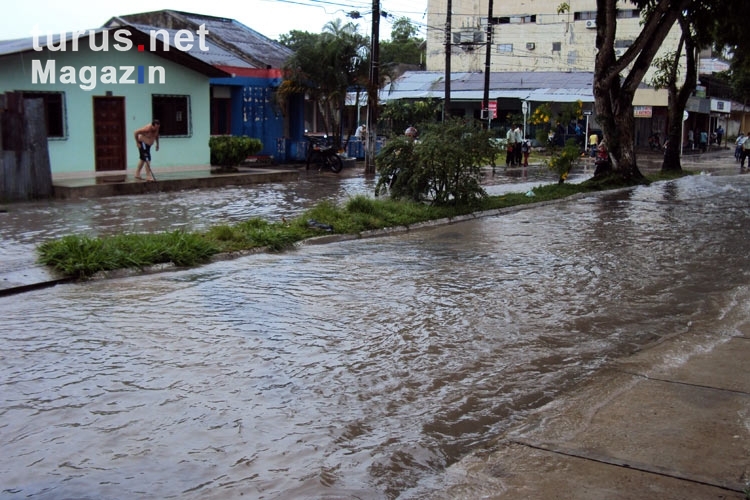 Überflutete Straßen in Tabatinga, Brasilien