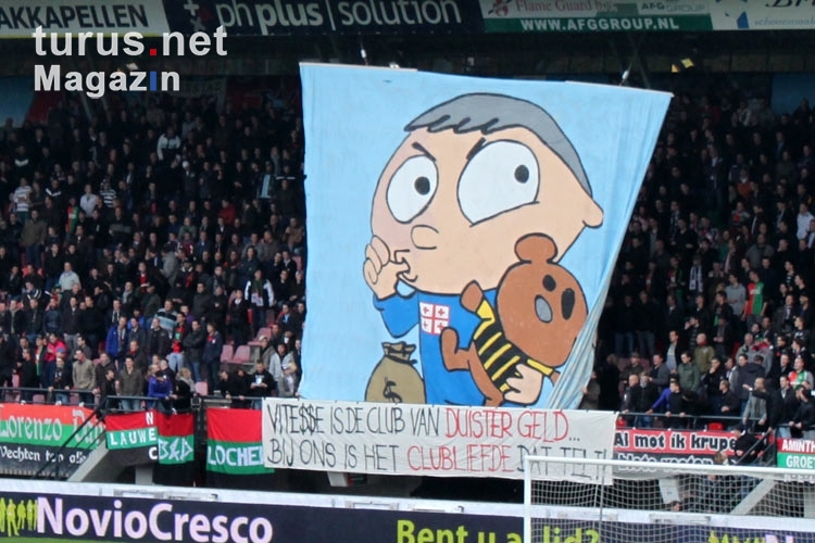 Fans der Nijmegen Eendracht Combinatie im Goffertstadion (Stadion De Goffert) gegen Vitesse Arnhem