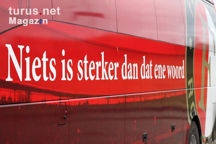 Mannschaftsbus von Feyenoord Rotterdam