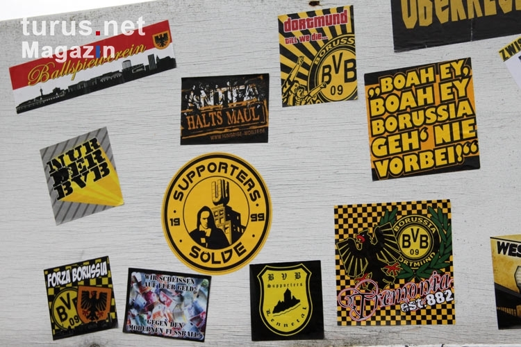 Aufkleber der Ultras und Fanklubs von Borussia Dortmund