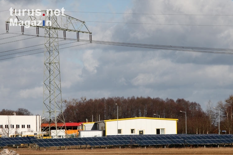Regierung kappt Solarförderung. Solarpark am Rande von Berlin. Solarenergie weiter im Kommen? 