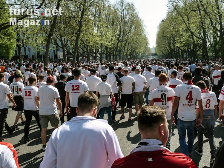 Marsch der VfB Stuttgart Fans