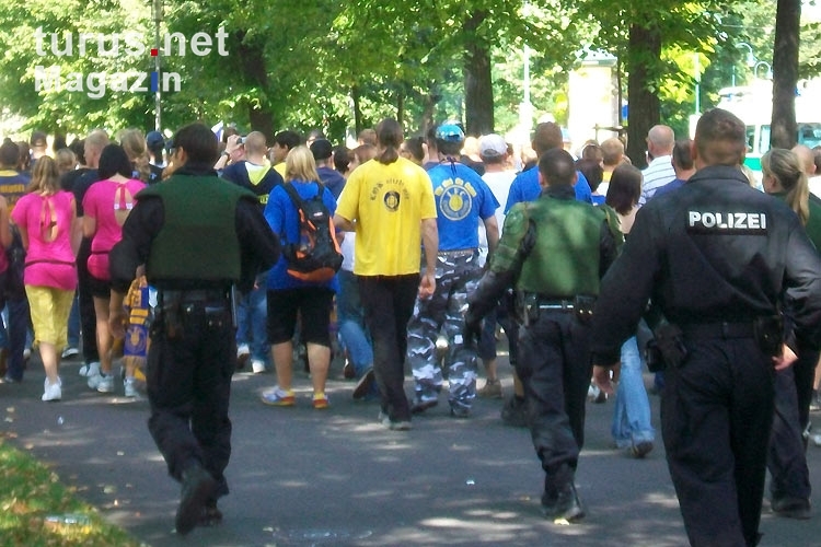 Lok-Fans auf dem Weg zum Leipziger Derby gegen den FC Sachsen, 2009