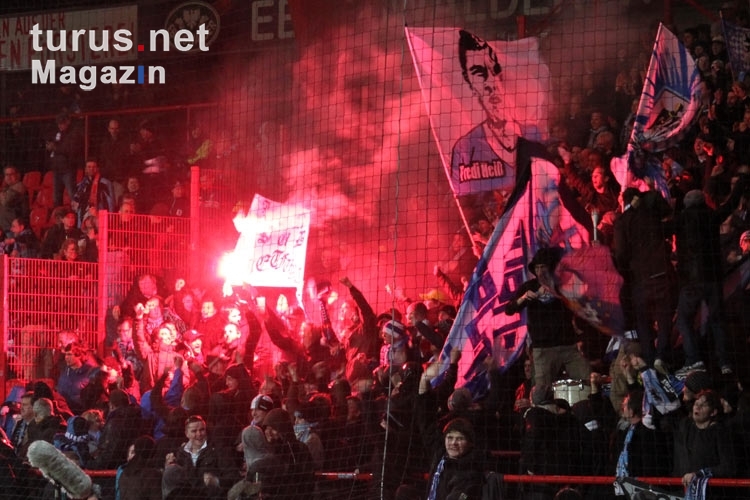 Freudenfeuer im Block des TSV 1860 München beim 1:0 beim 1. FC Union Berlin