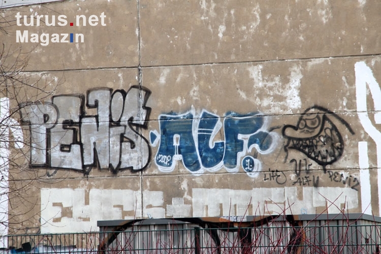 Penis Alf auf einer Hauswand in Berlin-Mitte