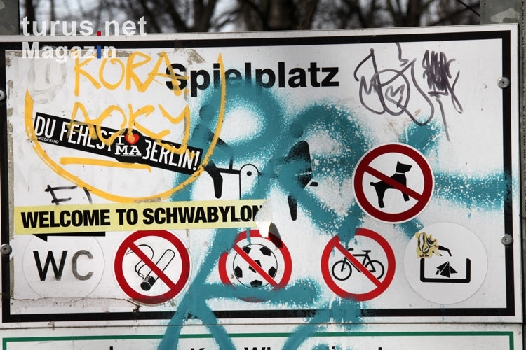 Zaghafter Protest gegen die Schwaben in Berlin Prenzlauer Berg ...