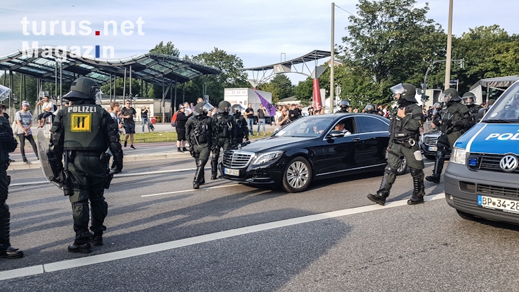 G20-Gipfel: Fahrzeugkolonne wird beschützt