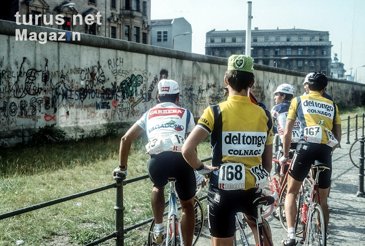 Radsportler an der Berliner Mauer, 1987