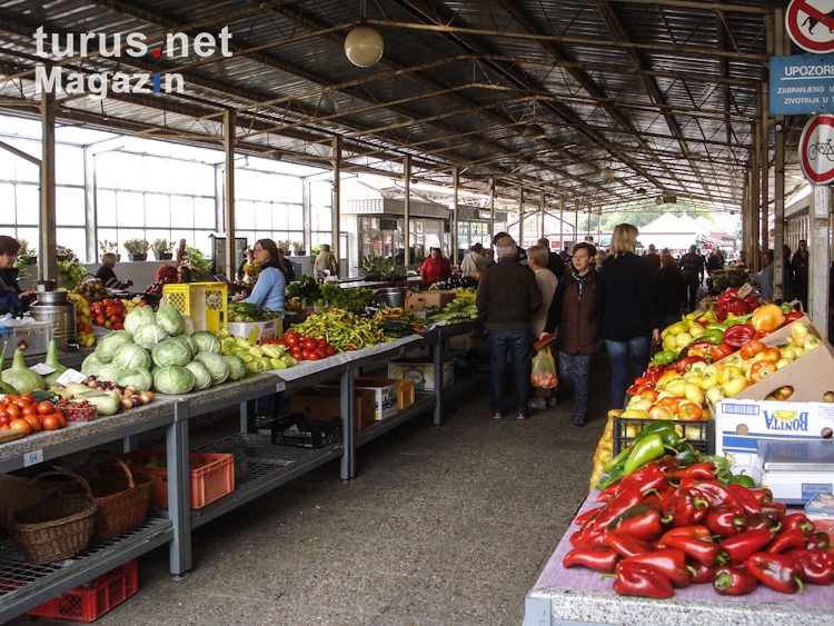 Obst und Gemüse auf einem Markt in Koprivnica