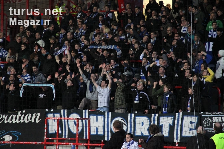 Fans des MSV Duisburg in Berlin im Stadion An der Alten Försterei