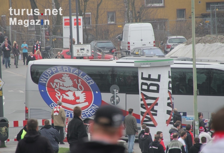 Mannschaftsbus Wuppertaler SV in Essen