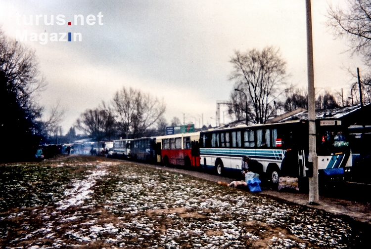 Reisebusse in Warschau (1995)