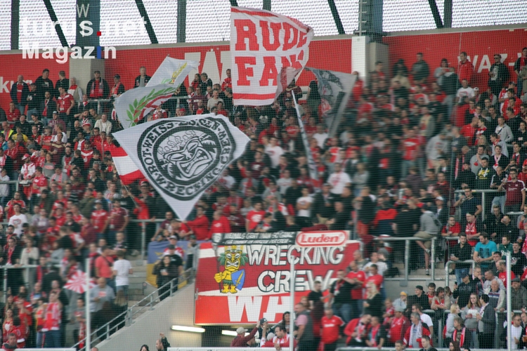 RWE Fans gegen Wiedenbrück