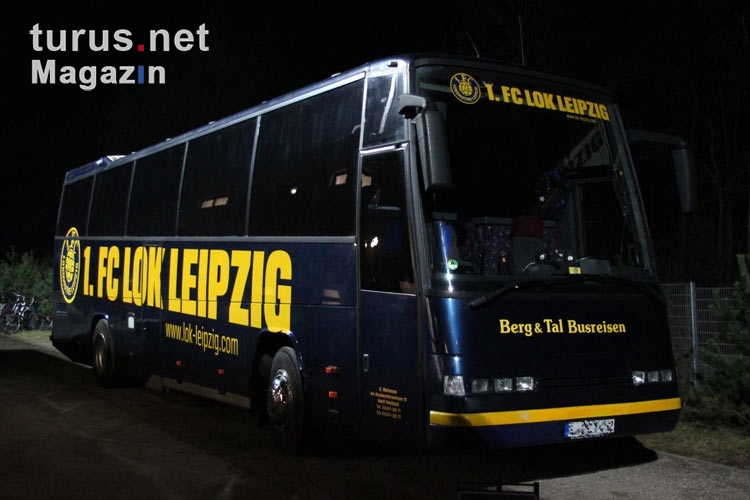 Mannschaftsbus des 1. FC Lokomotive Leipzig