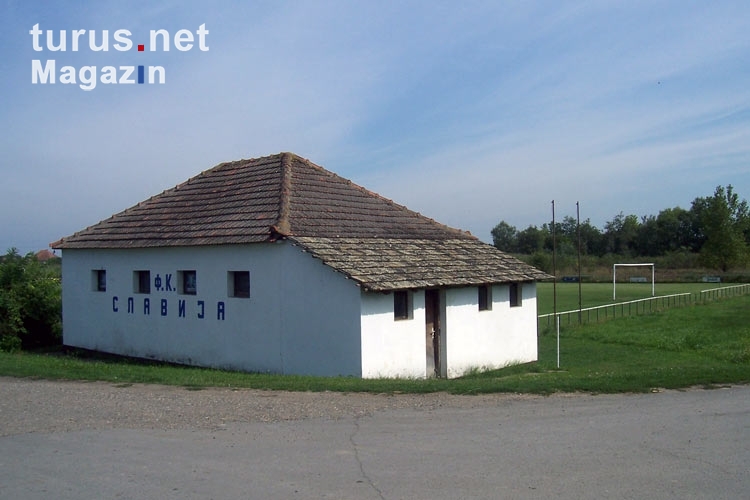 Sportplatz des FK Slavia / Slavija in der Vojvodina, Serbien