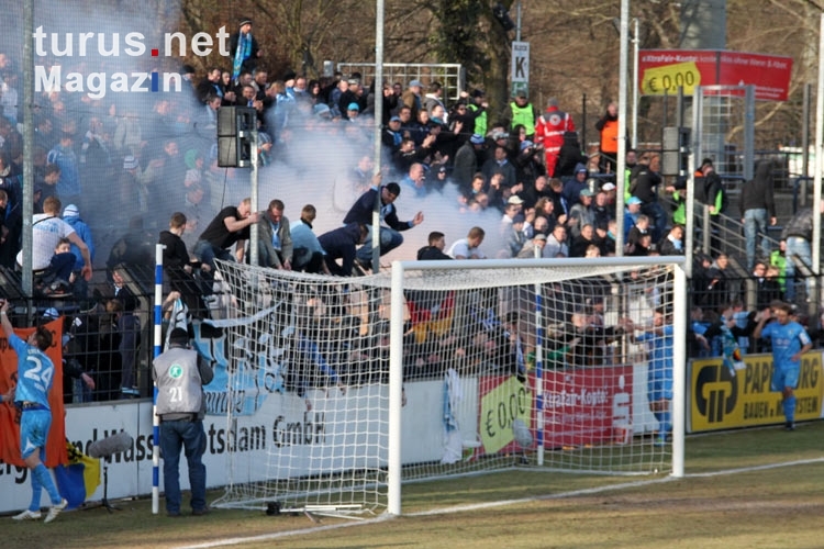 Ultras des Chemnitzer FC zünden in Babelsberg Pyrotechnik