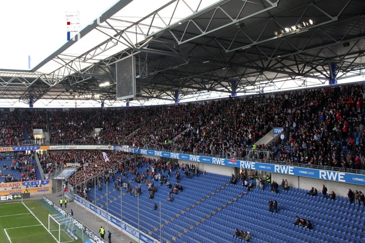 Fans / Ultras von Eintracht Frankfurt zu Gast beim MSV Duisburg