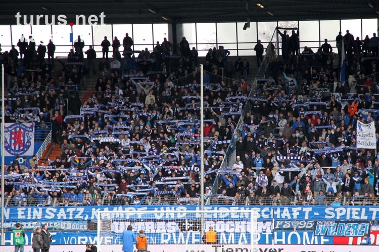 Fans / Ultras des VfL Bochum auf der Osttribüne