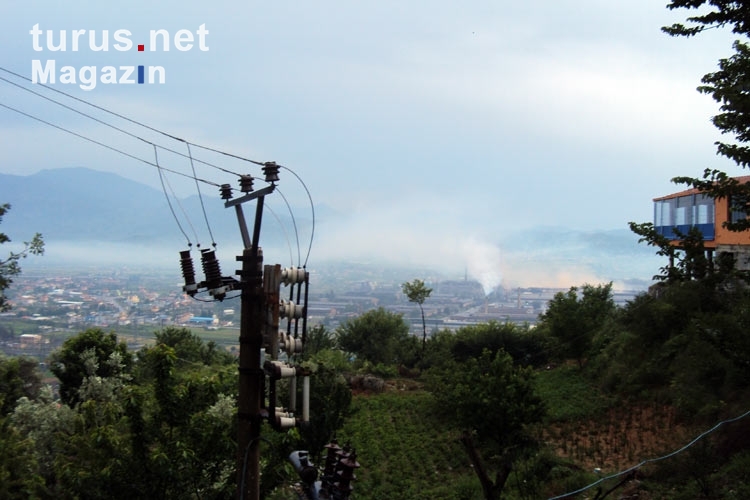 Luftverschmutzung über Elbasan, Albanien