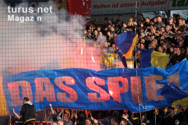 Fans von Eintracht Braunschweig zünden in Berlin
