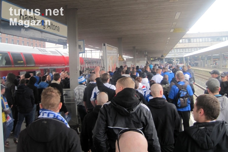 Ankunft der Rostocker Fans in Hamburg-Altona, 22. April 2012