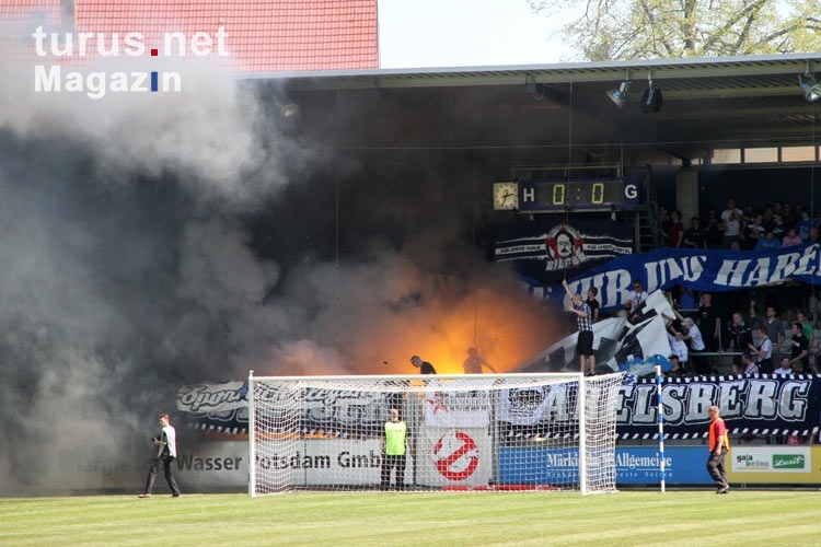 Gefährliche Pyro-Aktion im A-Block der Babelsberger Ultras