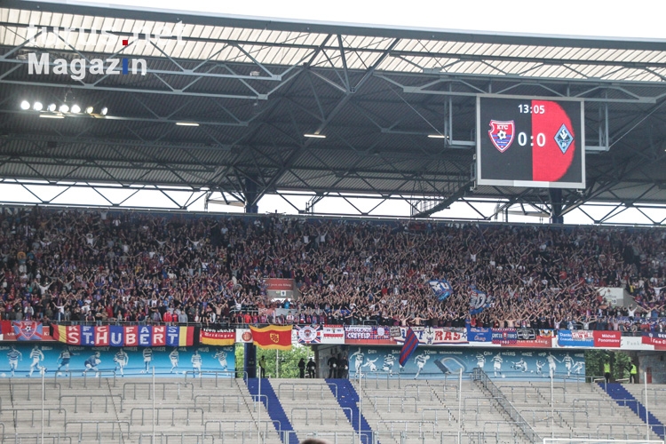 KFC Fans in Duisburg Oberrang gegen Mannheim